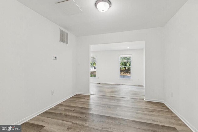 Foto del edificio - 10271 Braddock Rd