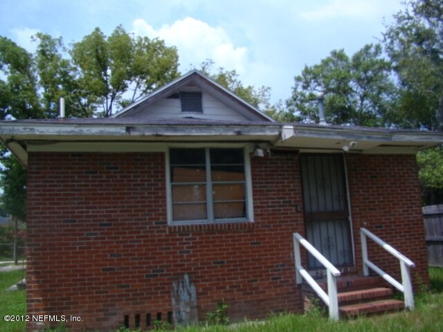 Building Photo - 416 W 25th St
