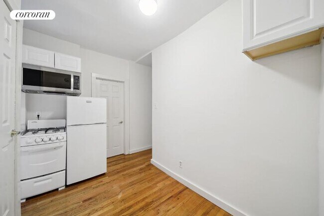 Foto del edificio - 242 E 10th St