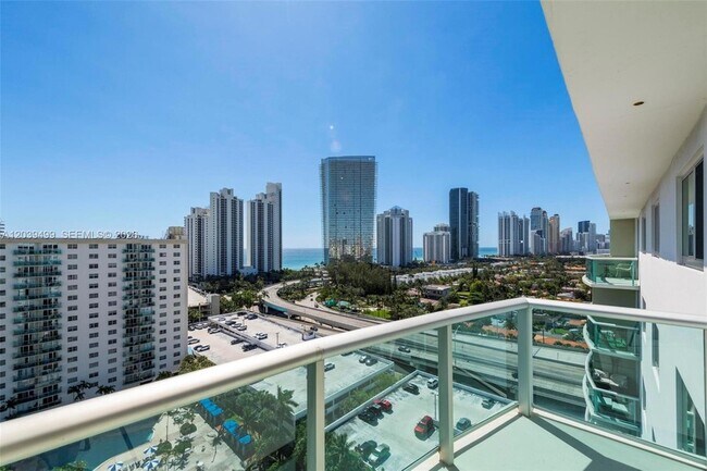 Foto del edificio - 19380 Collins Ave
