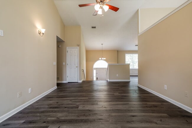 Building Photo - 1075 Omaha Dr