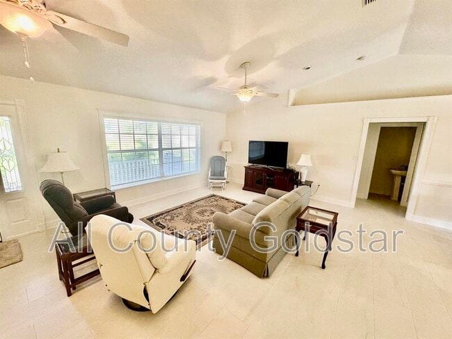 Foto del edificio - 4114 Rock Creek Dr