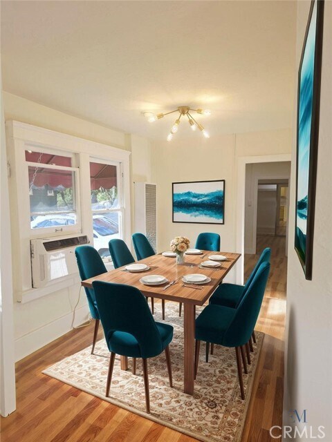 Foto del edificio - 533 Sturtevant Dr