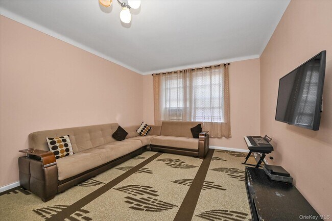 Foto del edificio - 99-41 64th Ave