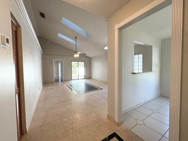 Building Photo - Beautifully Upgraded 3 BR Home in Hidden Lakes - Community Pool
