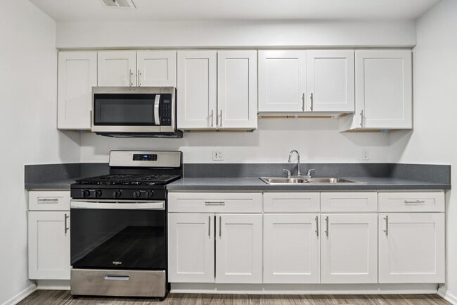 Building Photo - Los Olivos Apartments