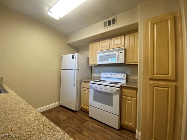 Building Photo - 8000 W Badura Ave
