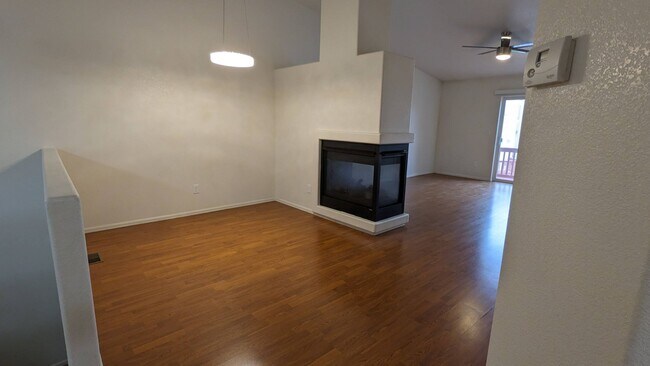 Foto del edificio - RANCH 3 BED/2.75 BATH PATIO HOME WITH MAIN FLOOR MASTER, FINISHED BASEMENT, AC, 2 CAR GARAGE!