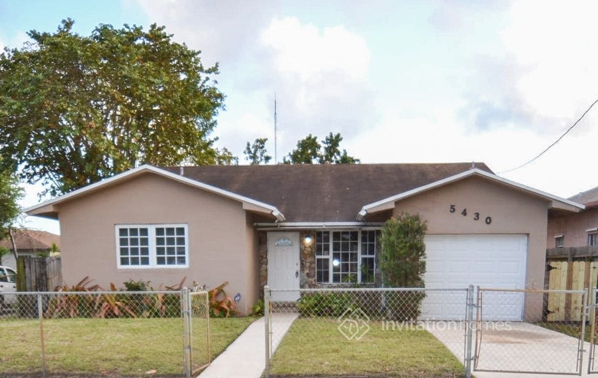 Primary Photo - 5430 SW 21st St