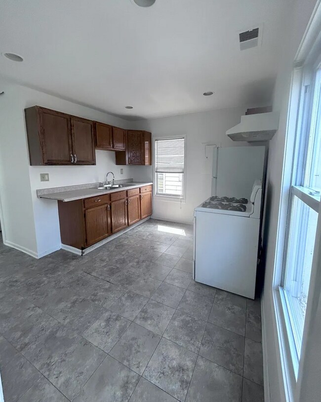 Building Photo - 3730 Ivy St
