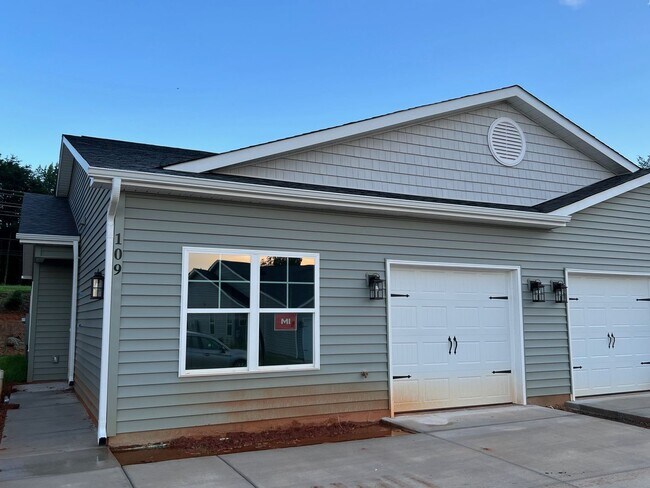 Foto del edificio - 109 Brawley Villas Pl