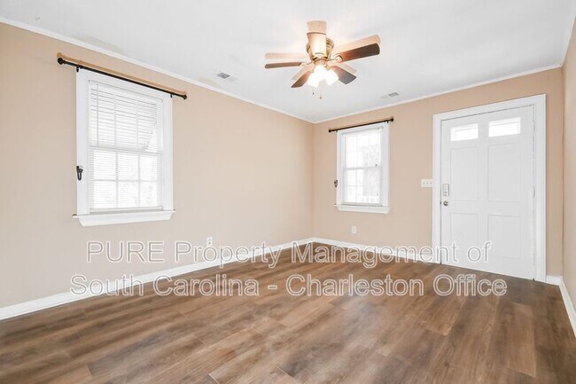 Foto del edificio - 6088 Bears Bluff Rd