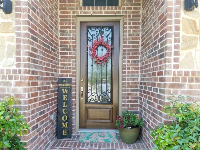 Building Photo - 4424 Overton Dr