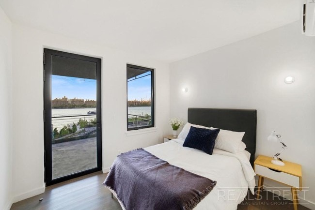 Building Photo - Waterfront Luxury 2 BED with Wrap arround ...