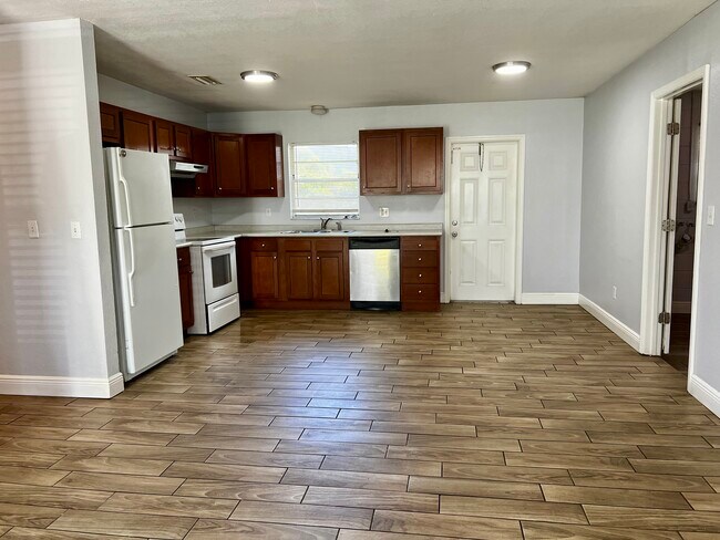 Kitchen - 207 67th St NE