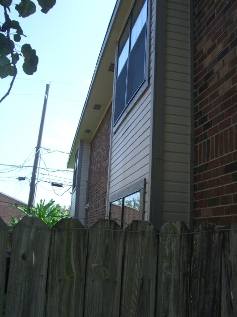 Foto del edificio - 8221 Ned Ave
