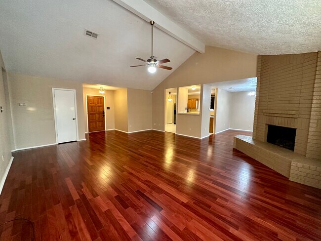 Building Photo - 1406 Asbury Ln