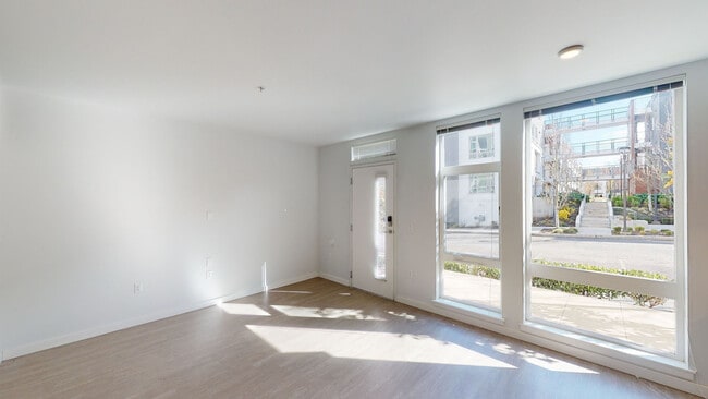 Interior Photo - CityLine