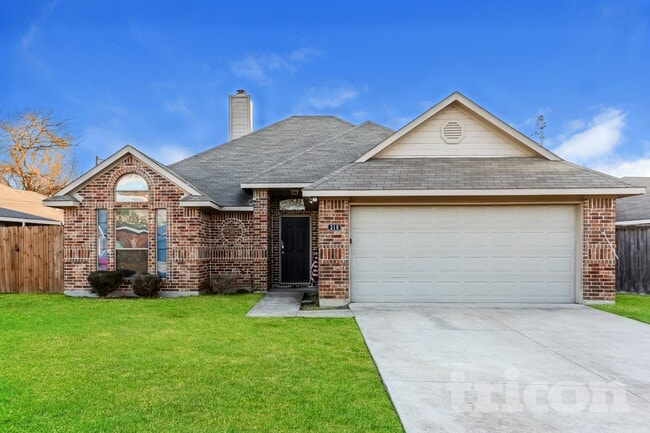 Building Photo - 310 Southlake Dr