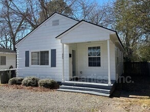 Building Photo - 905 N Pineview Ave