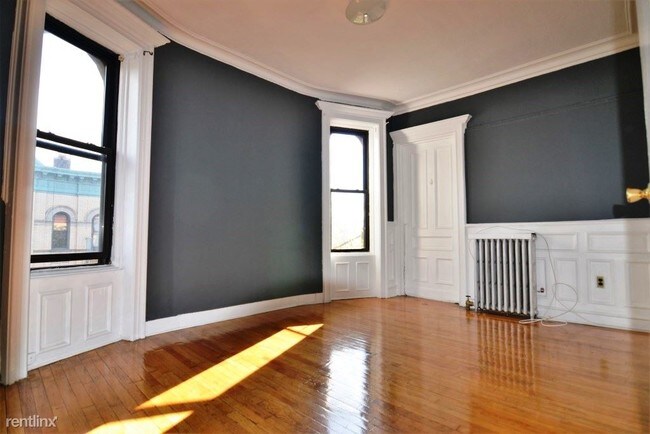 Building Photo - 305 6th Ave