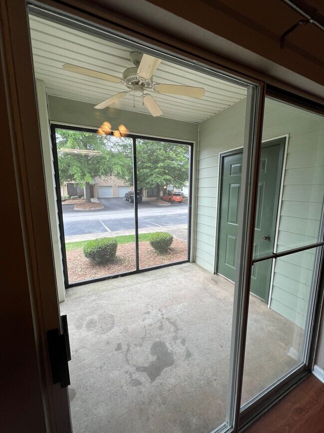 Building Photo - Gorgeous Condo at The Villas in Auburn!