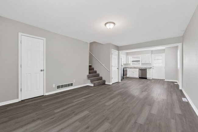 Building Photo - Gorgeous 3/2 townhome in Blue Springs!