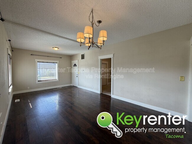 Building Photo - 2601 S 53rd St