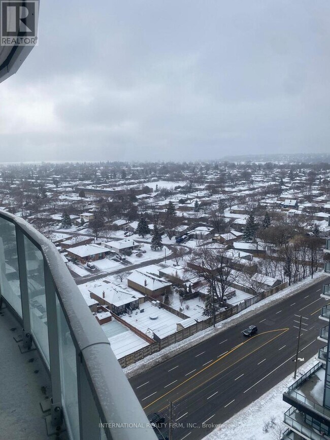 Photo du bâtiment - 1010 Sandy Beach Rd