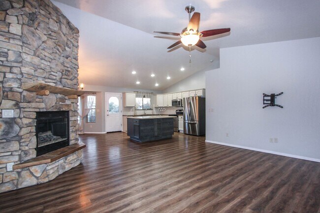 Building Photo - 3 bedroom Home in Diamond Valley