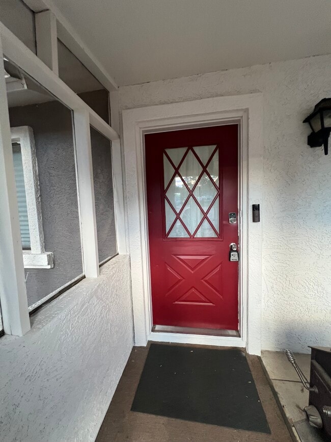 Building Photo - 512 W Bridle Path Ln