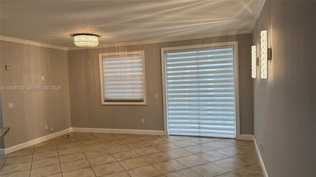 Foto del edificio - 3215 NE 184th St