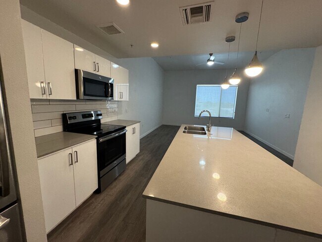Foto del edificio - LUXURY CONDO IN DOWNTOWN PHOENIX
