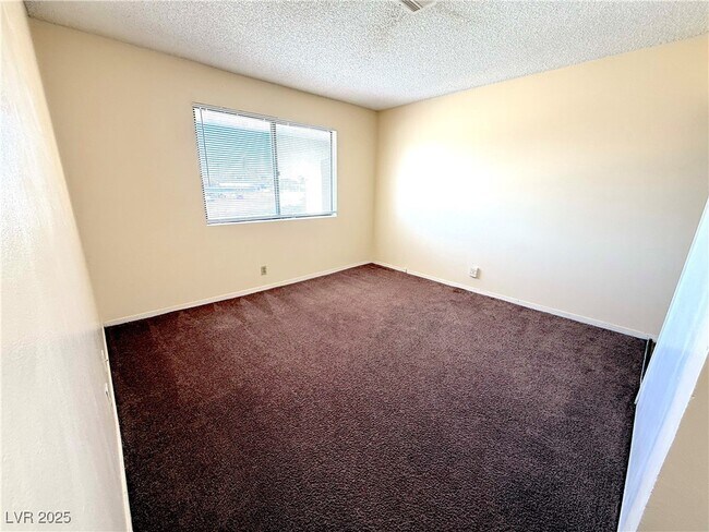 Foto del edificio - 2080 Karen Ave