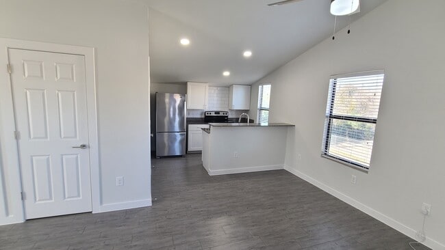 Building Photo - 7406 Geneva Dr