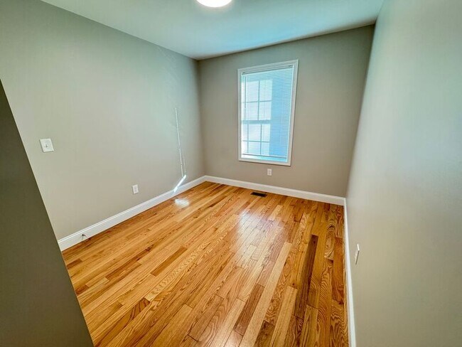 Foto del edificio - 2 1/2 Vernon St