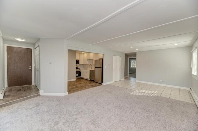 Foto del edificio - 2440 Waterbury Dr