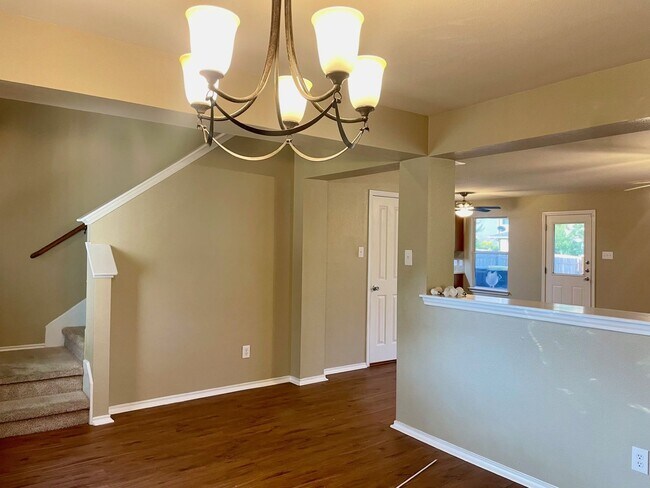 Foto del edificio - BEAUTIFUL 4 BR/2BTH HOUSE LOCATED IN CIBOLO AVAILABLE NOW!!