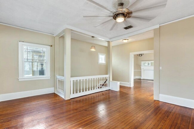 Building Photo - Walkable to Riverside and 5 Points