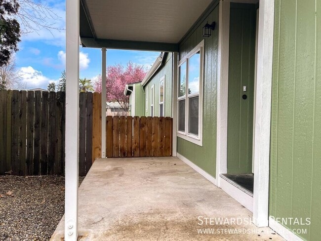 Building Photo - 1313 Bramblewood Ln