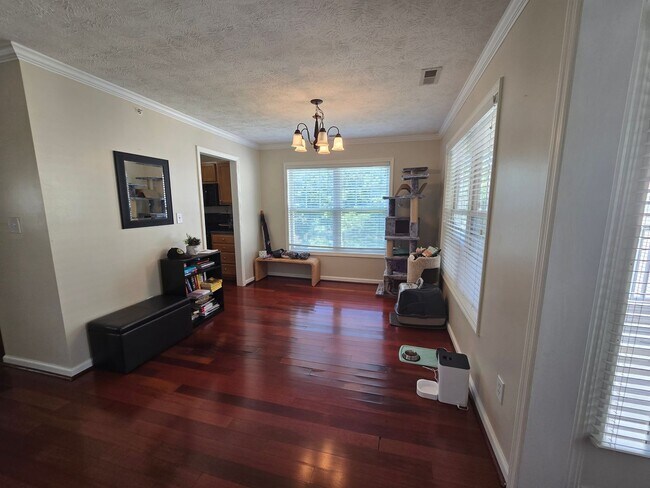 Building Photo - NEW LISTING!!!!!