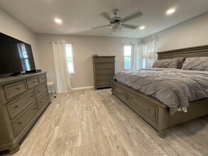 Building Photo - 5574 Royal Lake Cir