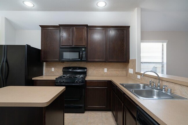 Building Photo - 2819 Lexington Park Dr