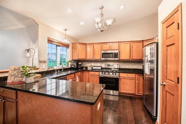 Building Photo - W174N10148 Tanglewood Dr