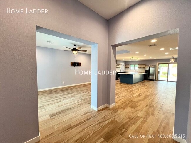 Building Photo - 800 W Bentrup St
