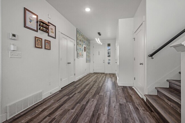 Building Photo - 333 E 170 N