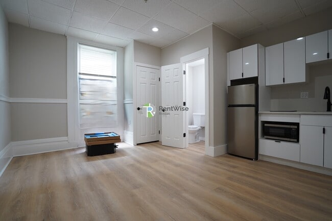 Building Photo - 142 Dorchester St
