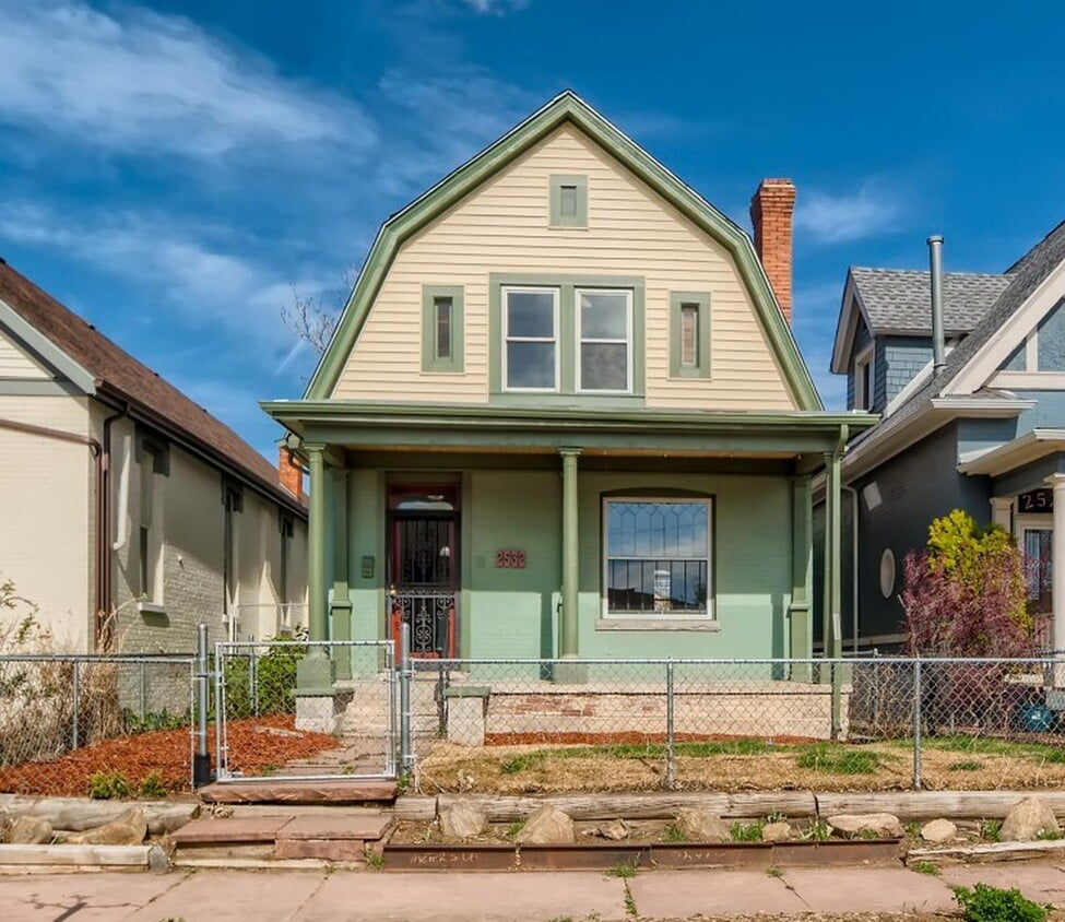 Charming Five Points home only blocks from downtown - Charming Five Points home only blocks from downtown
