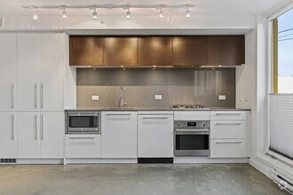 Building Photo - 150 Cordova St E