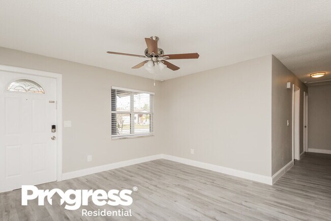 Building Photo - 2022 Valencia Cir